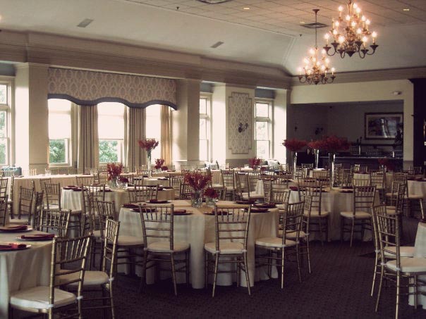 Beautiful Gold Chiavari Chairs at Polo Fields in Ann Arbor, MI ...